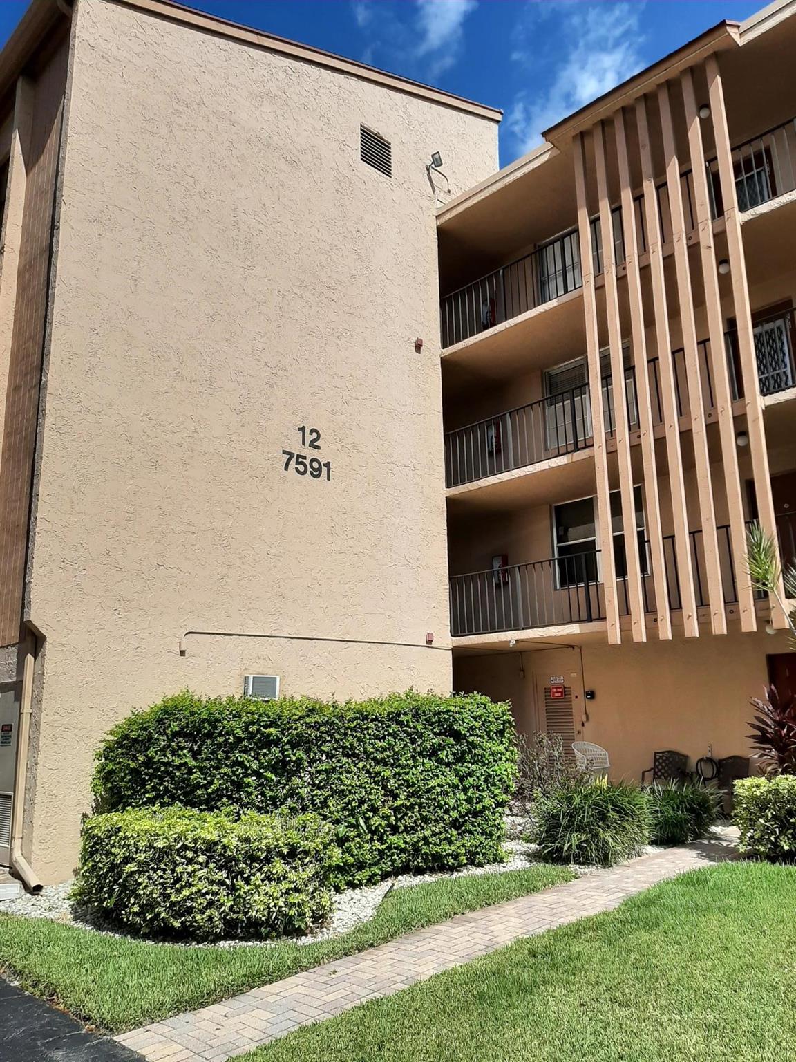 Palm Lakes Condo - Residential