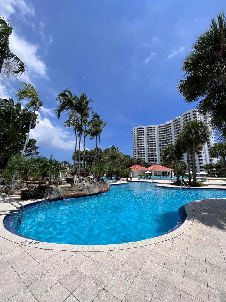 PARC CENTRAL AVENTURA SOU - Residential Lease