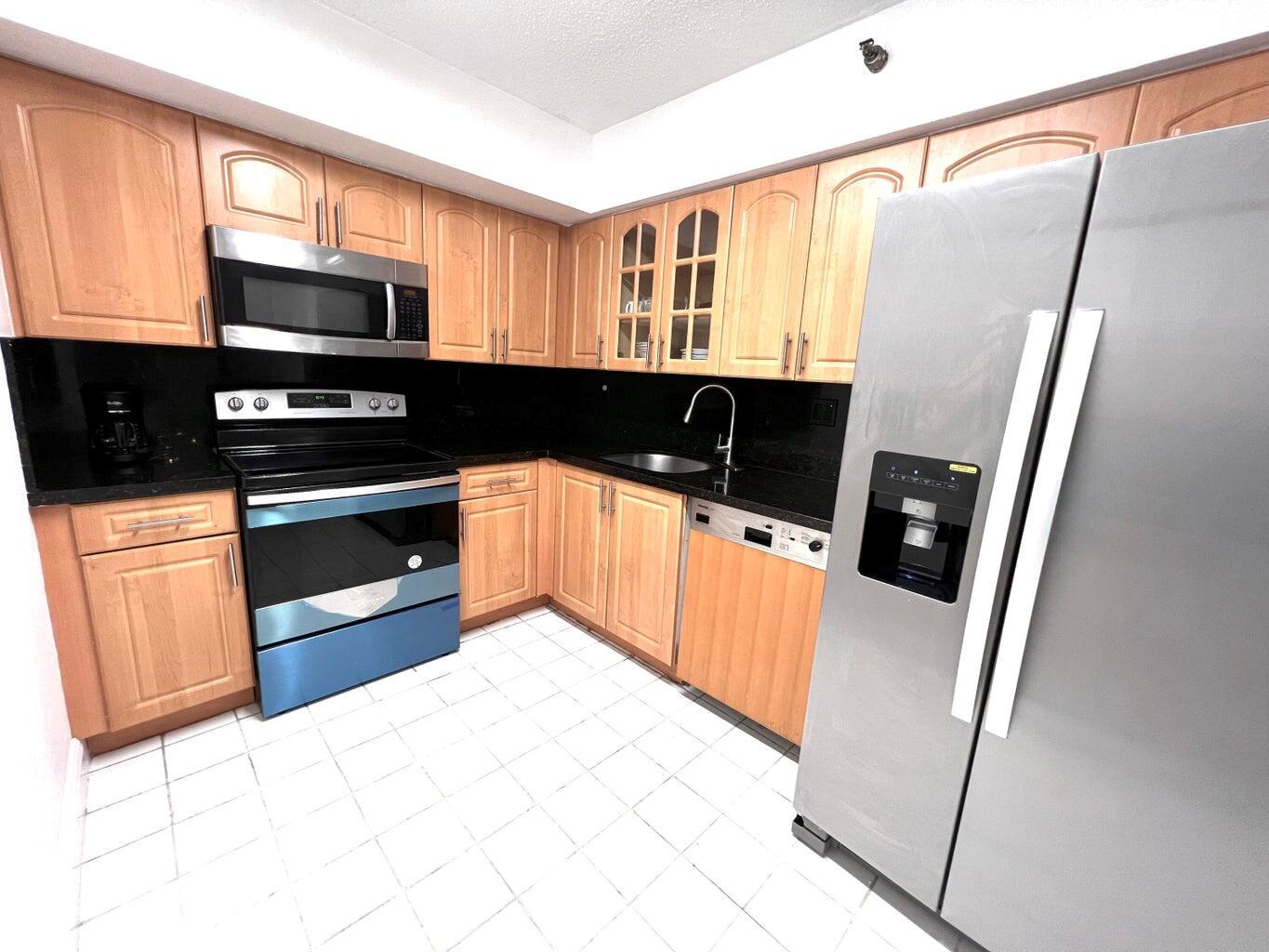 PARC CENTRAL AVENTURA SOU - Residential Lease