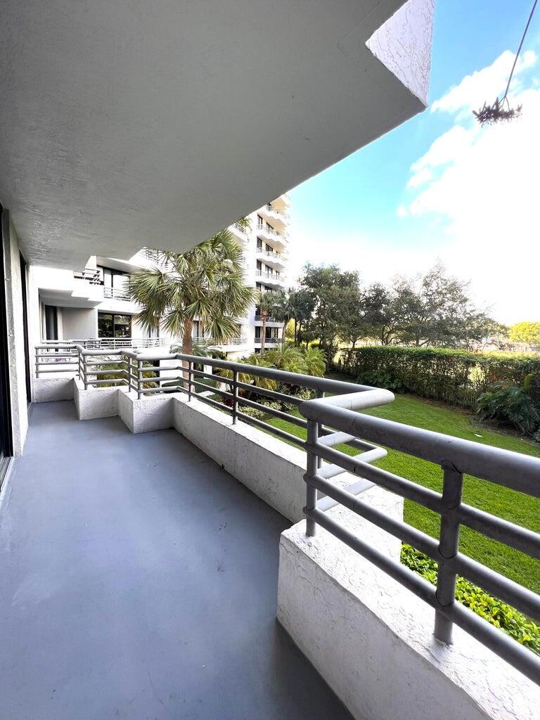 PARC CENTRAL AVENTURA SOU - Residential Lease