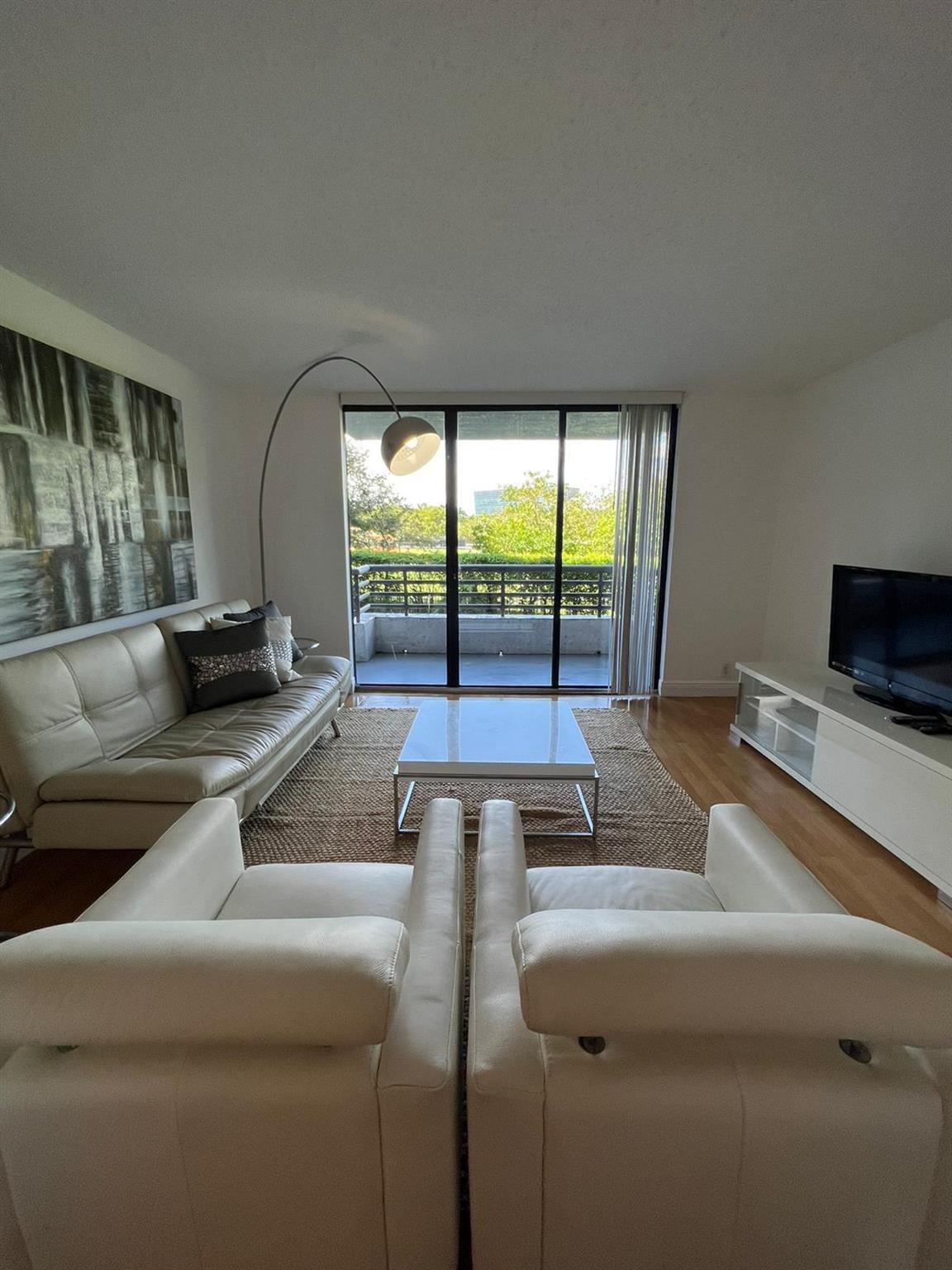 PARC CENTRAL AVENTURA SOU - Residential Lease