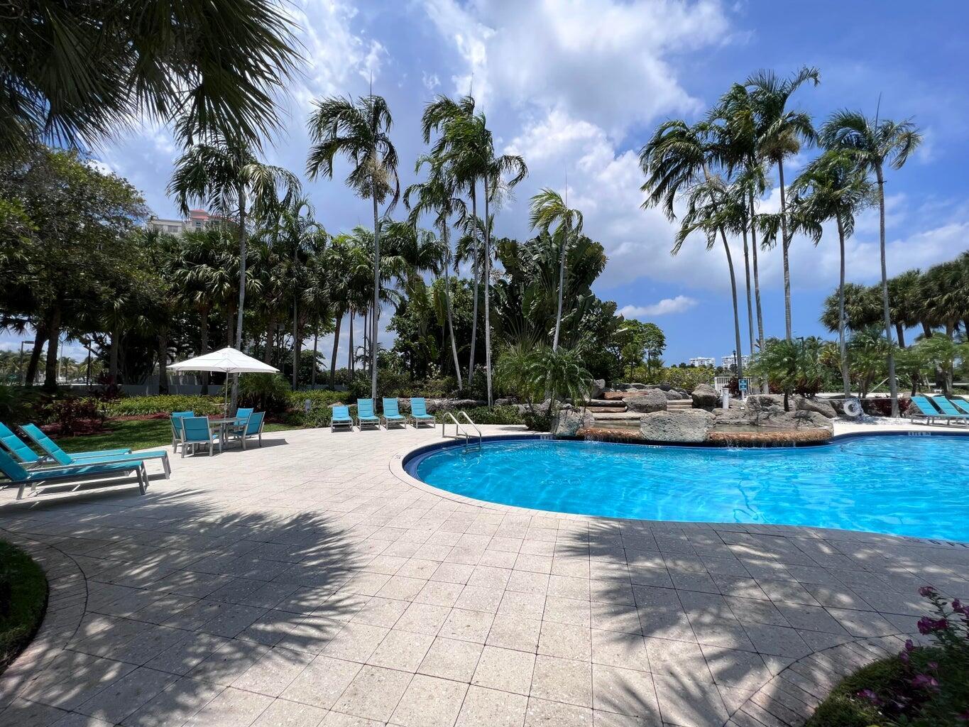 PARC CENTRAL AVENTURA SOU - Residential Lease
