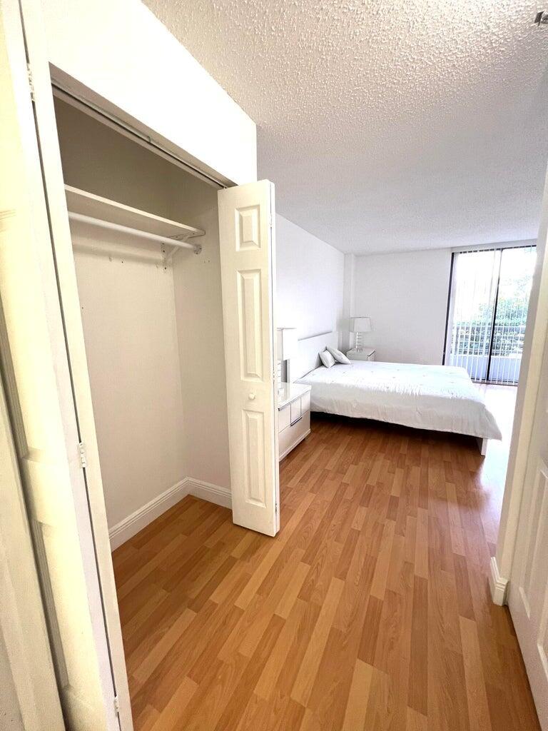PARC CENTRAL AVENTURA SOU - Residential Lease