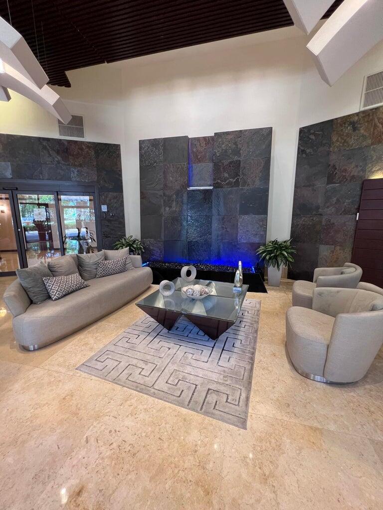 PARC CENTRAL AVENTURA SOU - Residential Lease