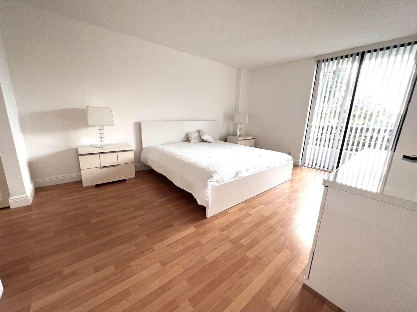PARC CENTRAL AVENTURA SOU - Residential Lease