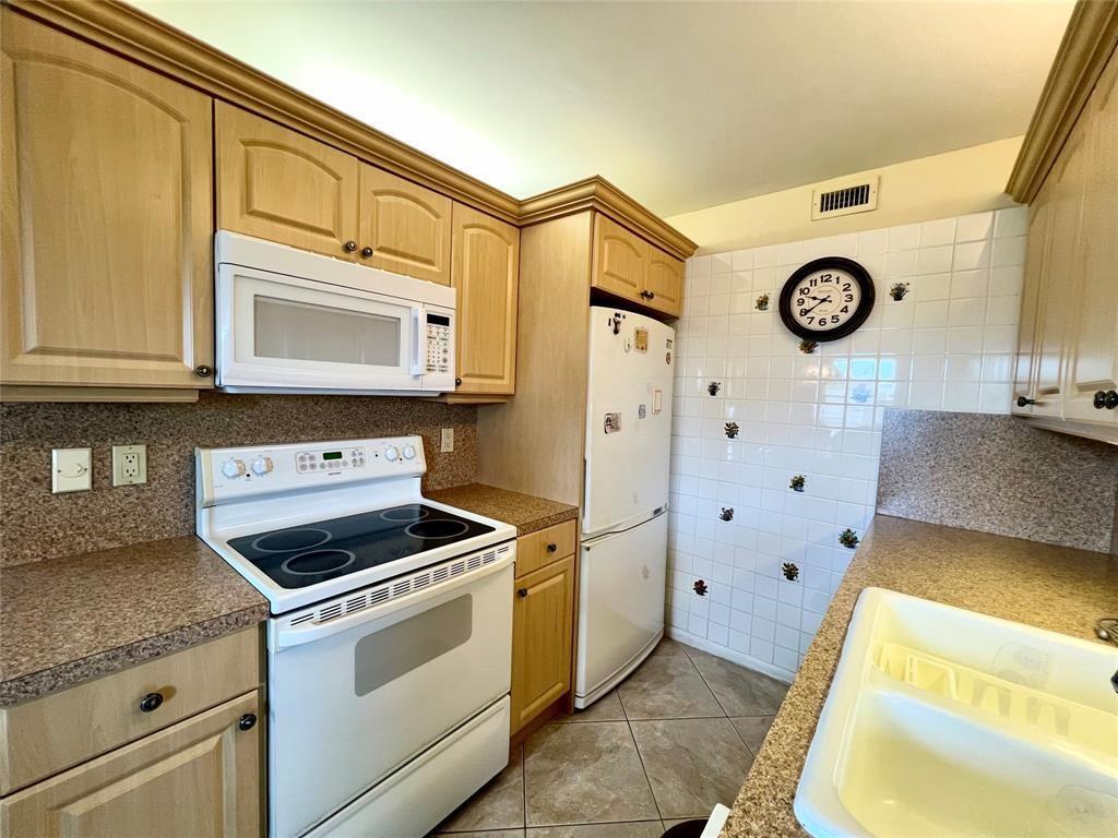 CAMBRIDGE G CONDO - Residential