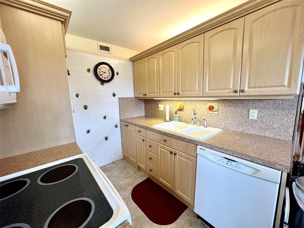 CAMBRIDGE G CONDO - Residential