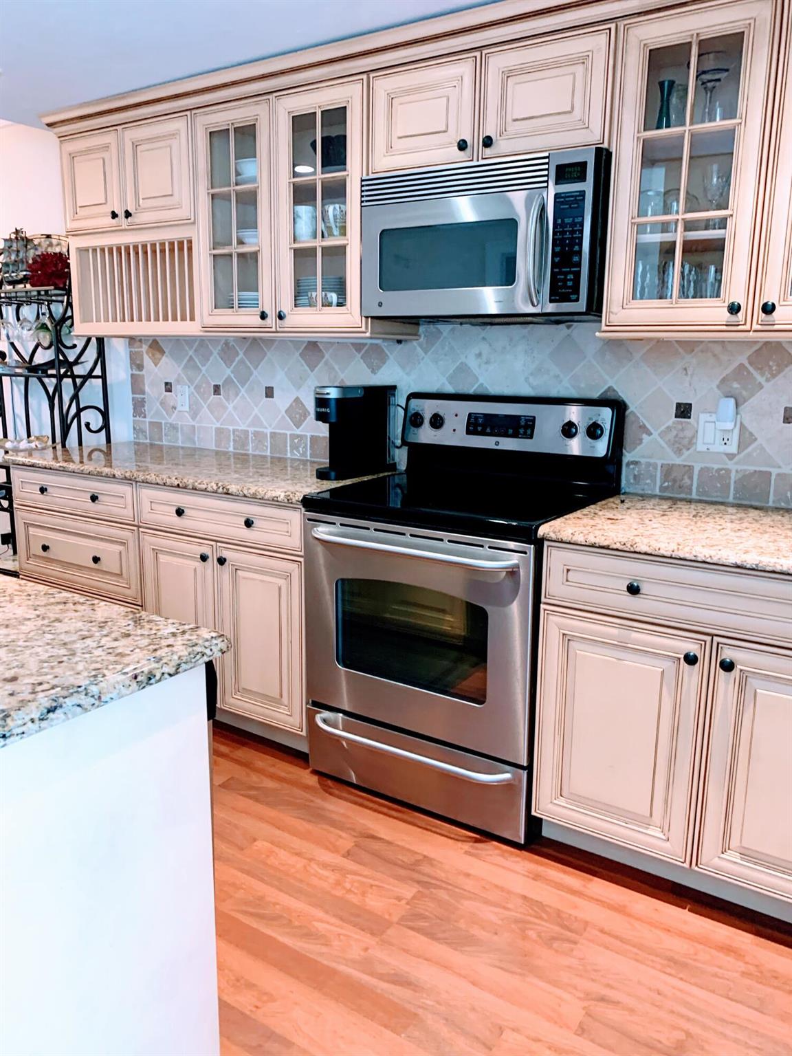 PENTHOUSE TOWERS CONDO - Residential Lease