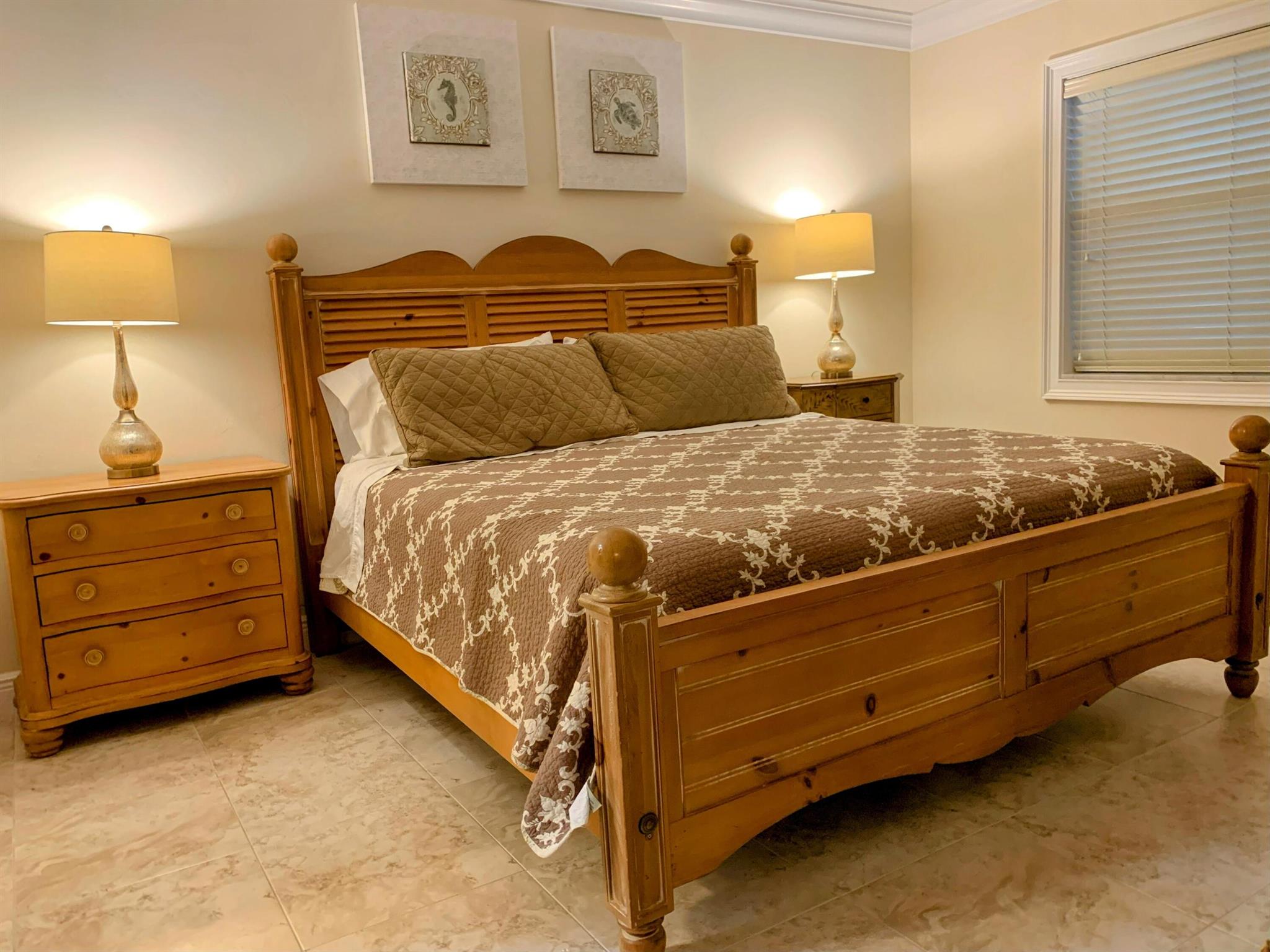 PENTHOUSE TOWERS CONDO - Residential Lease