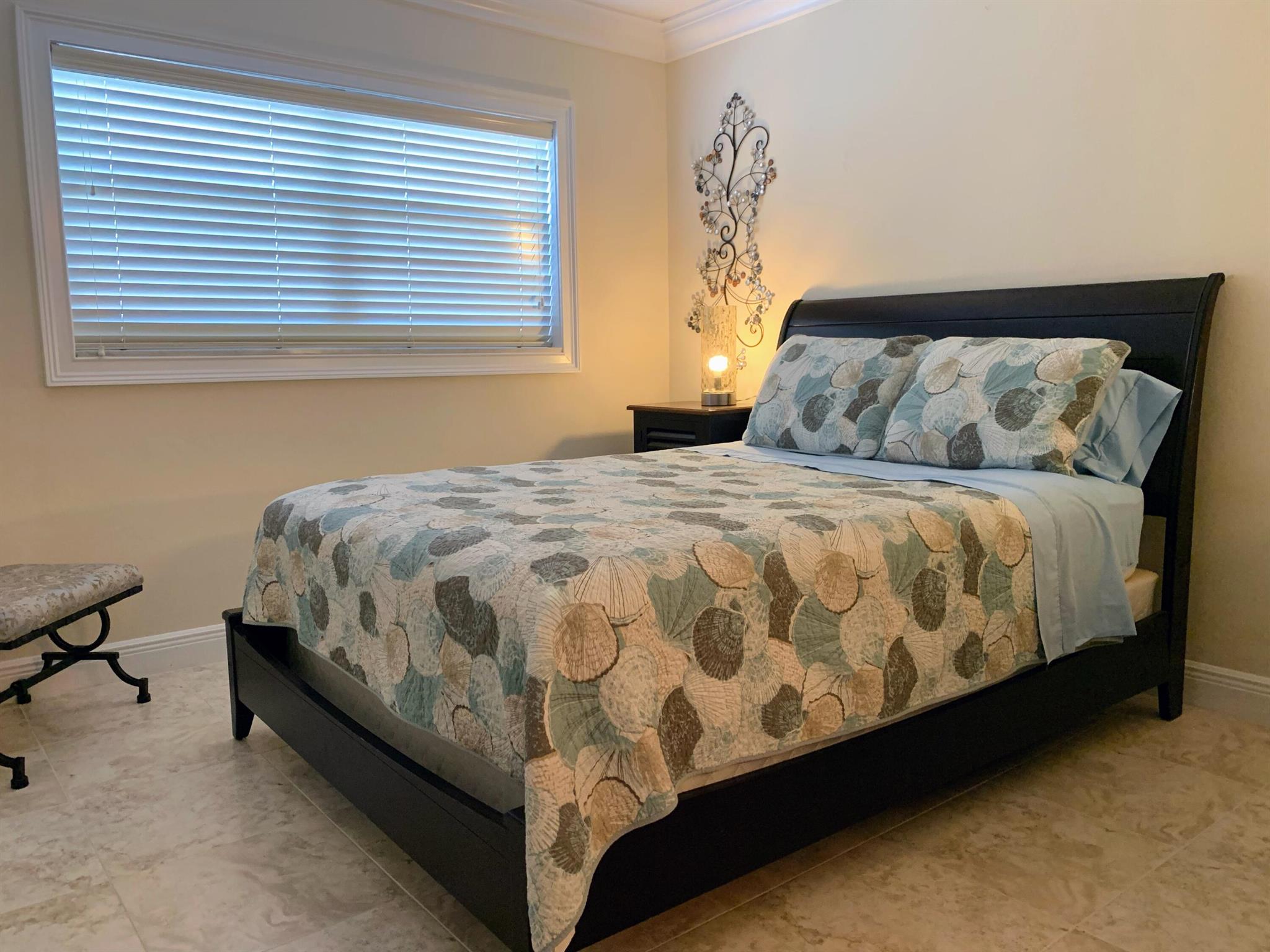 PENTHOUSE TOWERS CONDO - Residential Lease