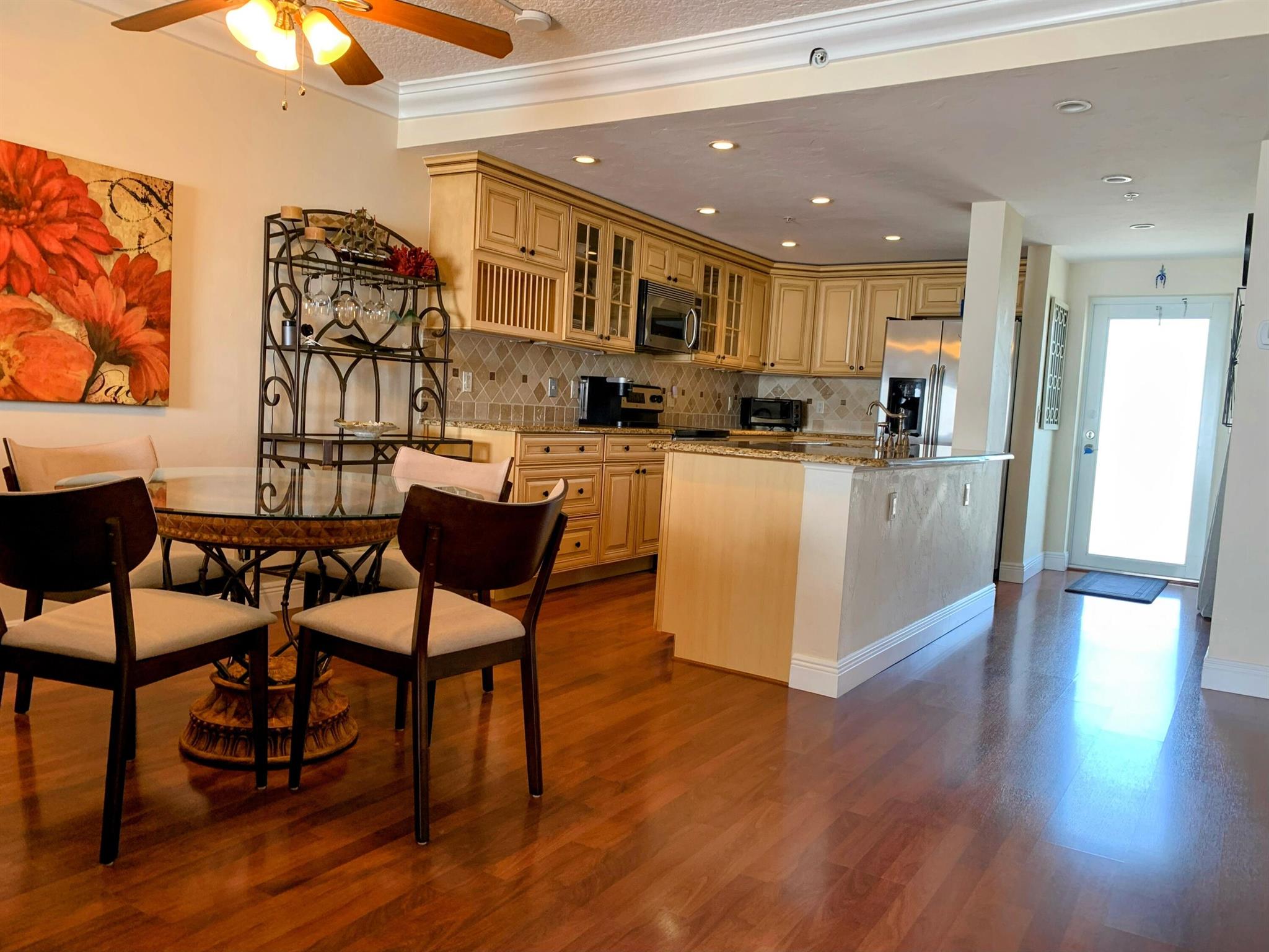 PENTHOUSE TOWERS CONDO - Residential Lease