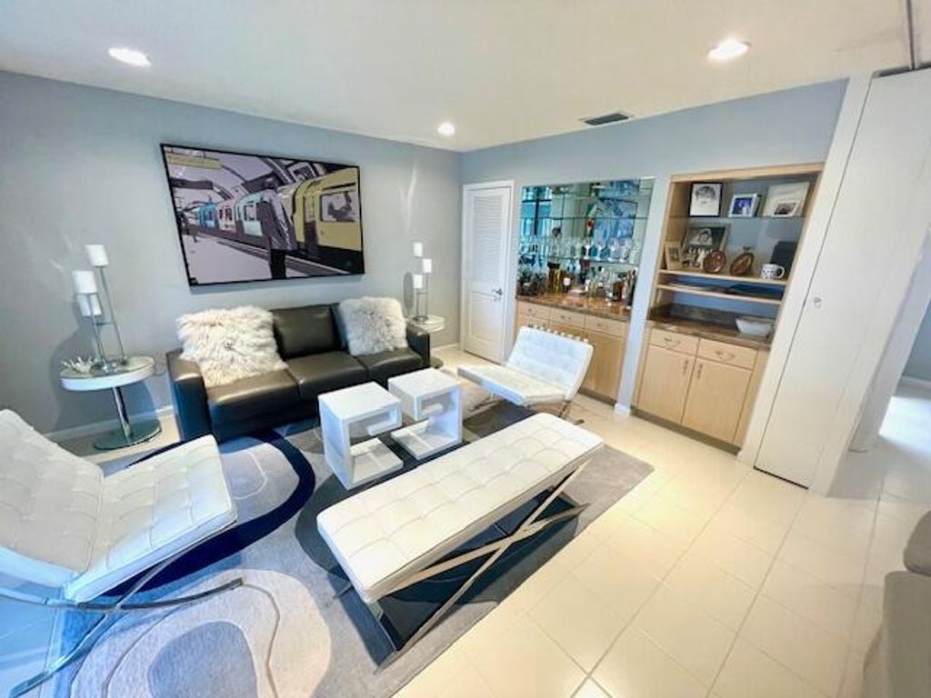 Photo of 5 Eastgate Drive #D, Boynton Beach, FL 33436 (MLS # R11022325)