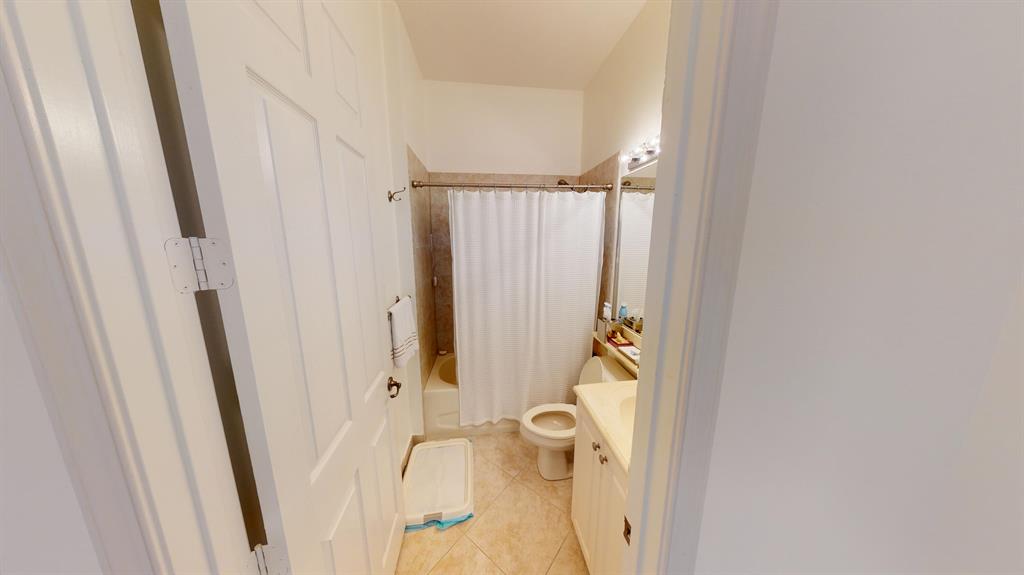 VALENCIA POINTE 1 - Residential