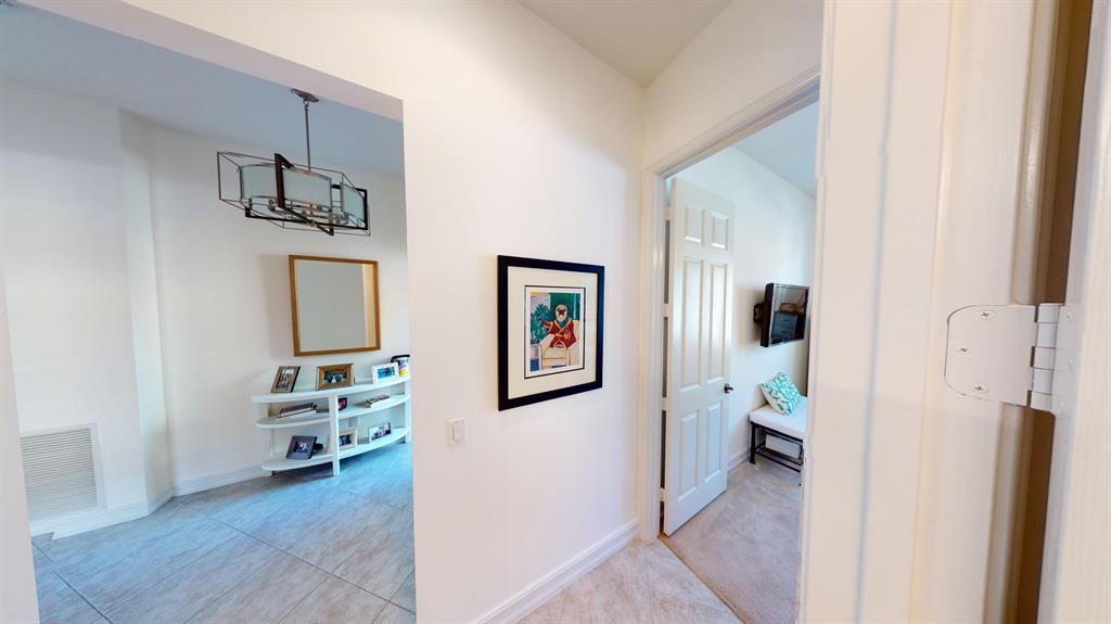 VALENCIA POINTE 1 - Residential