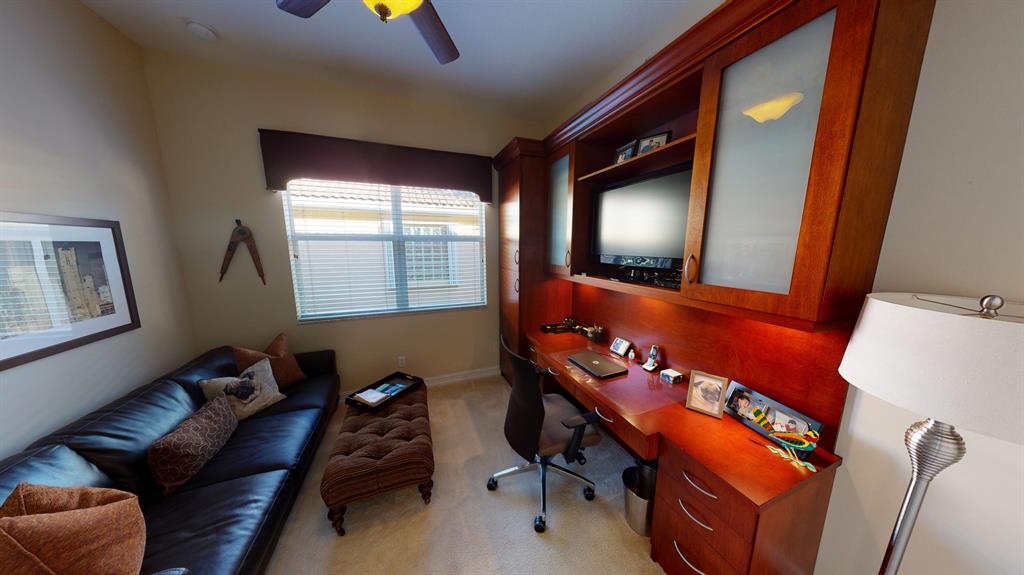 VALENCIA POINTE 1 - Residential