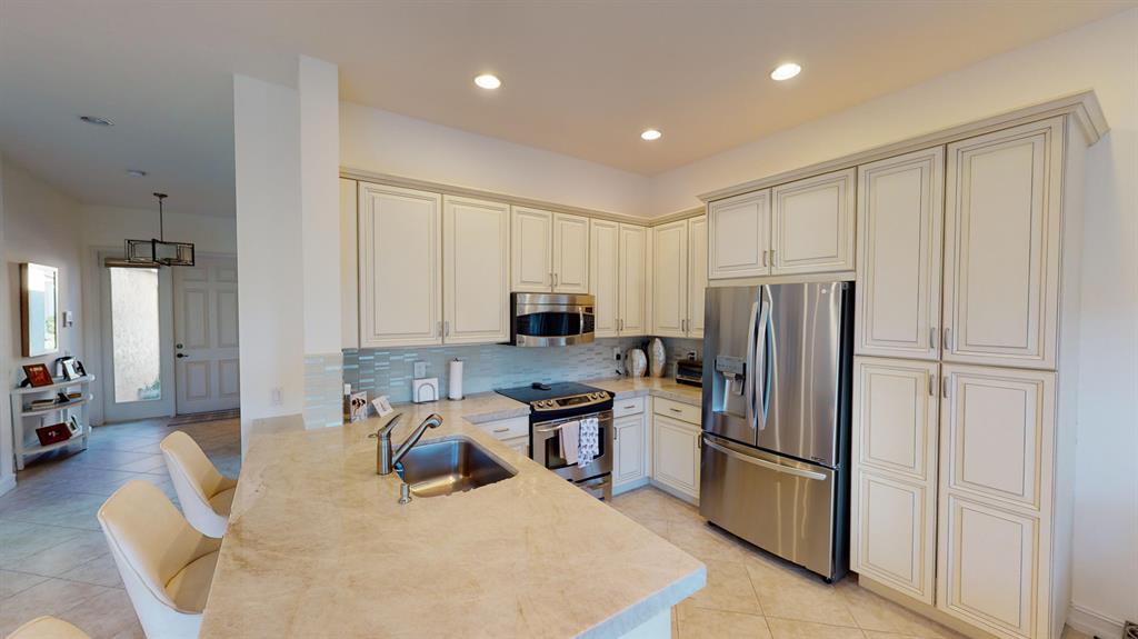 VALENCIA POINTE 1 - Residential