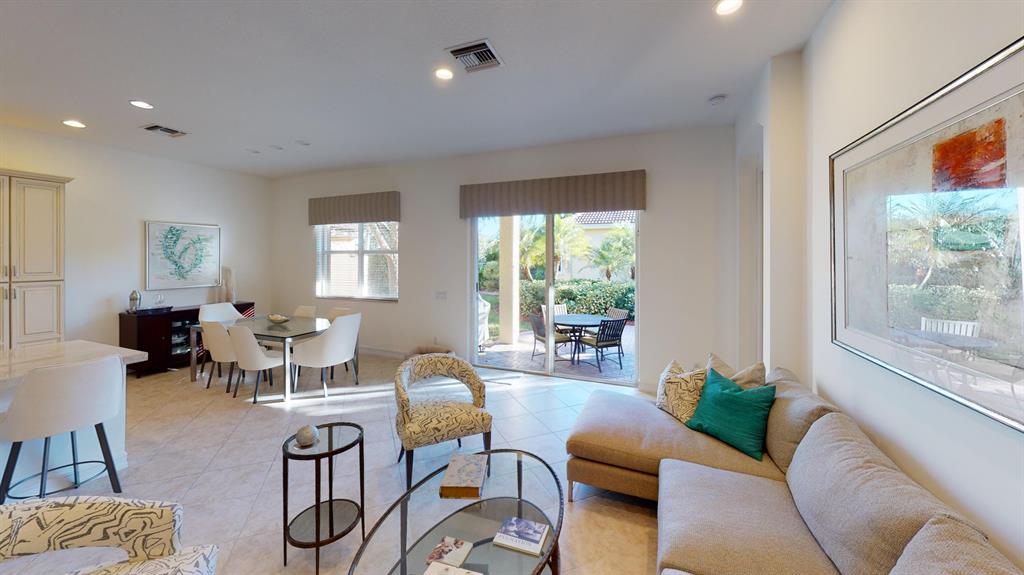 VALENCIA POINTE 1 - Residential