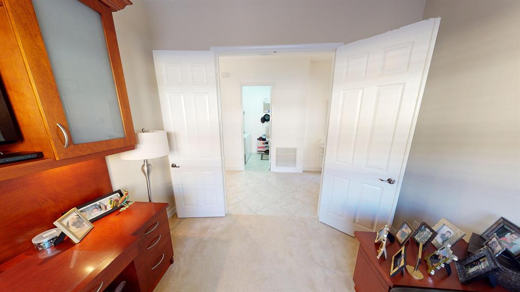 VALENCIA POINTE 1 - Residential