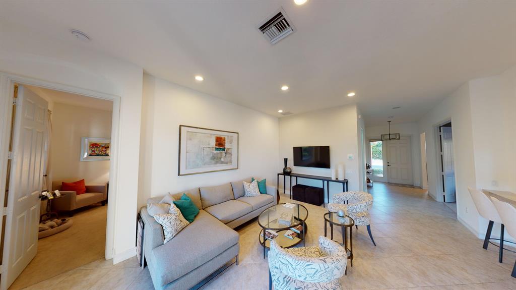 VALENCIA POINTE 1 - Residential