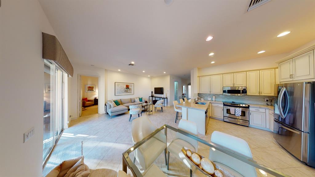 VALENCIA POINTE 1 - Residential