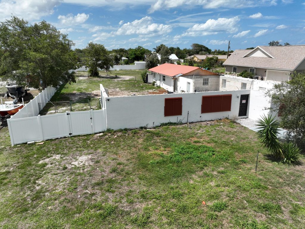 Photo of 5419 SE Horseshoe Point Road, Stuart, FL 34997 (MLS # B26028938)