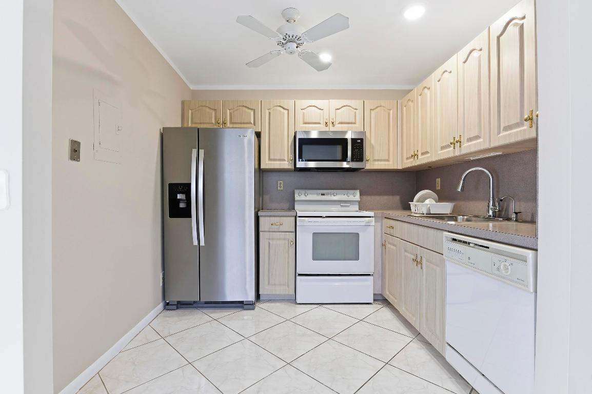 KINGS POINT BURGUNDY CONDOS - Residential