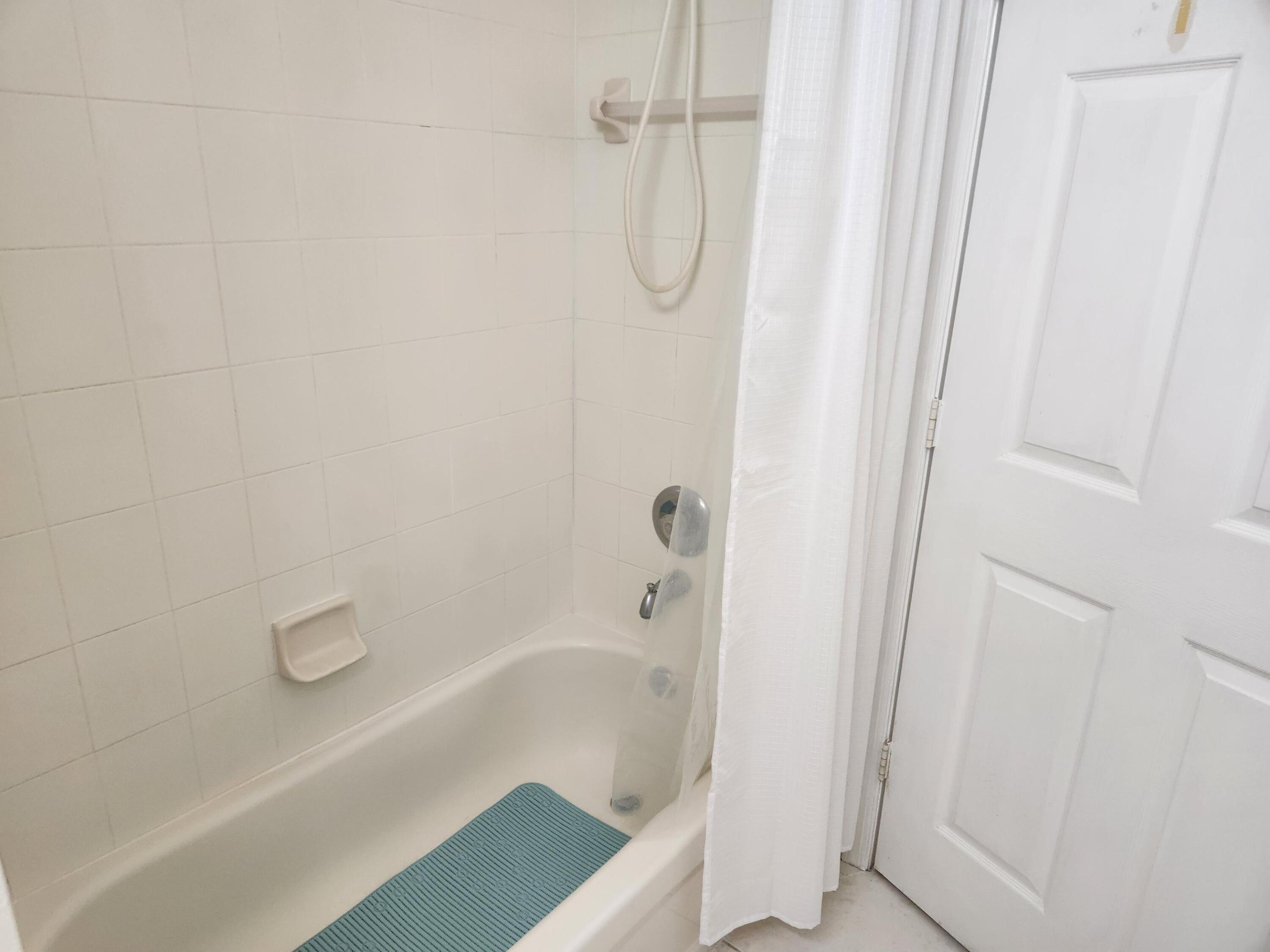 CASTLE PINES CONDOMINIUM - Residential Lease