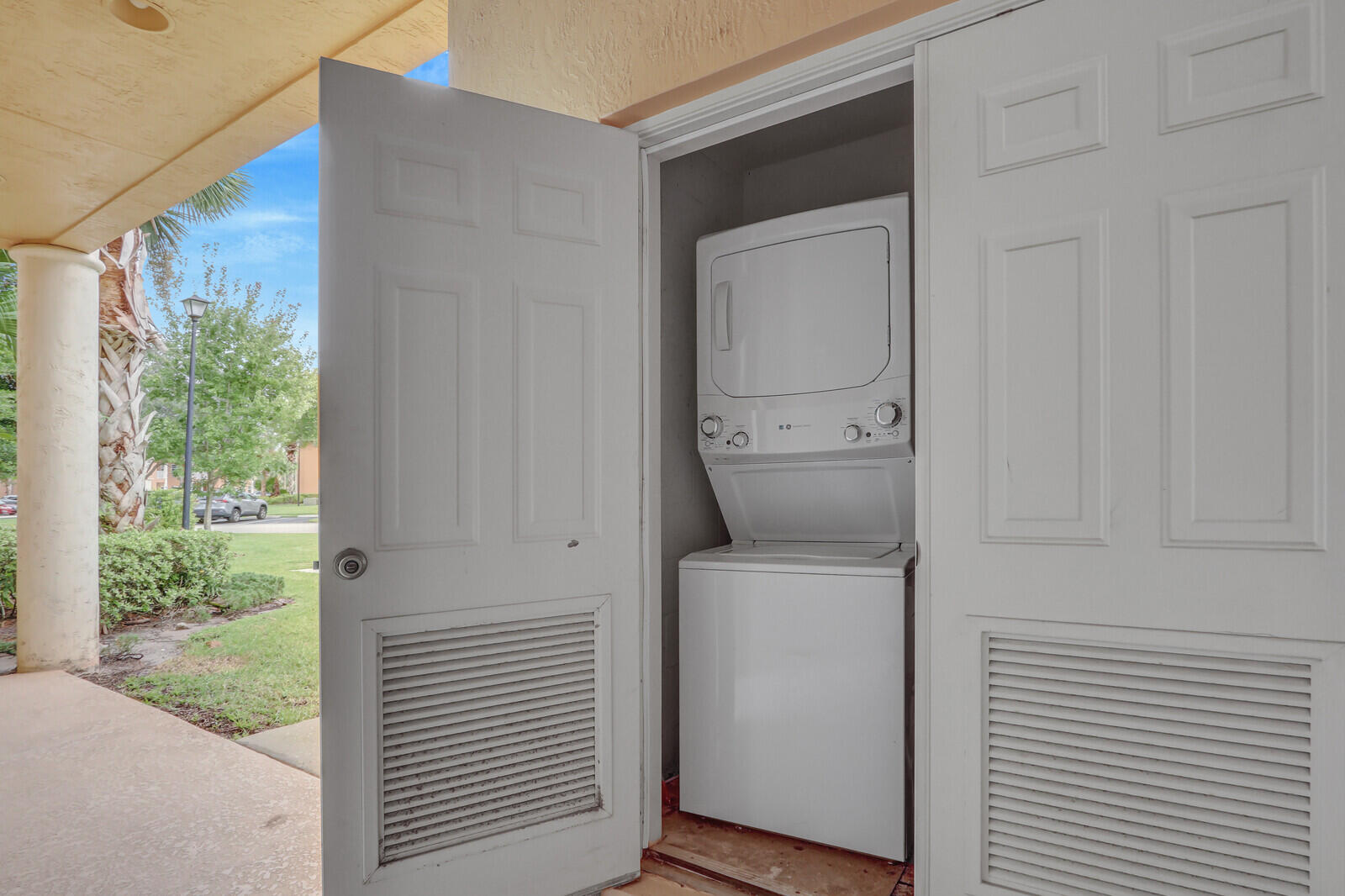 CASTLE PINES CONDOMINIUM - Residential Lease