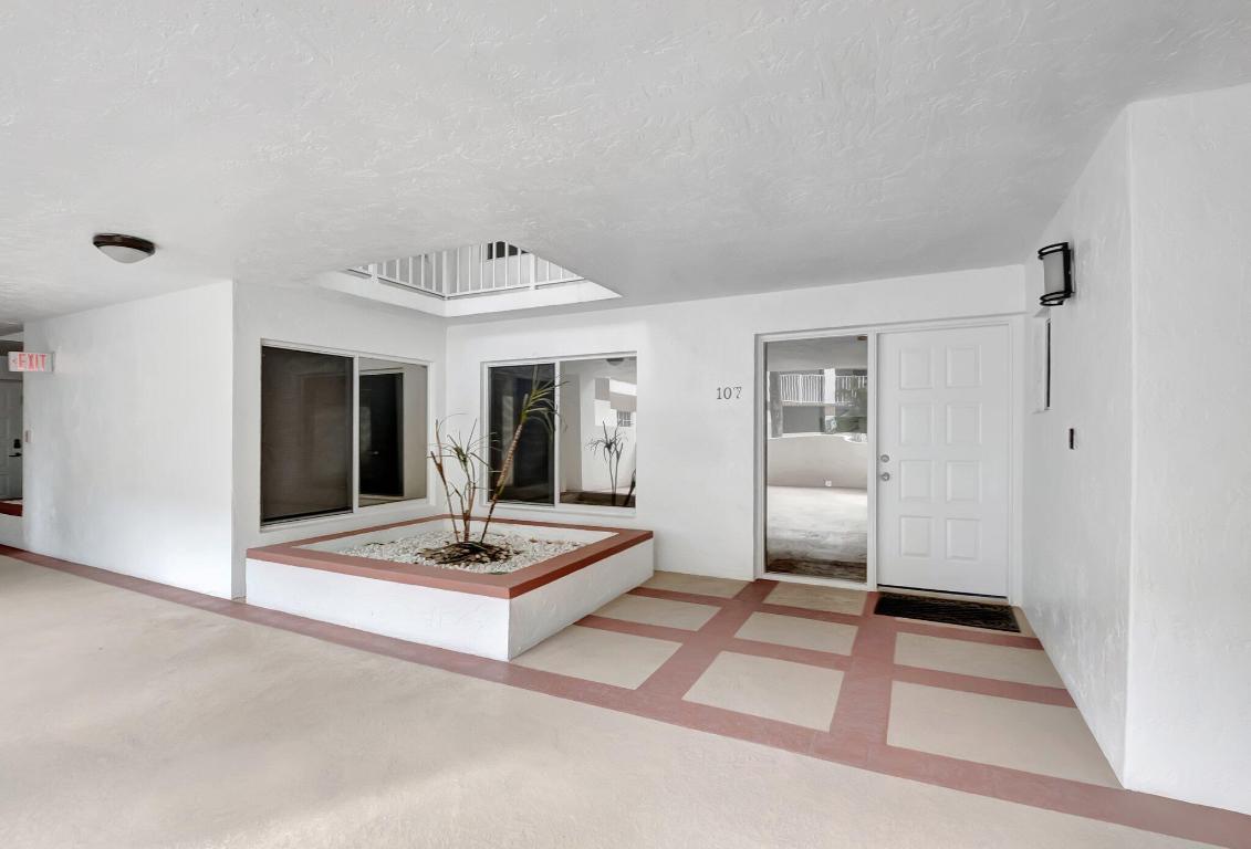 7370 Orangewood Lane 107