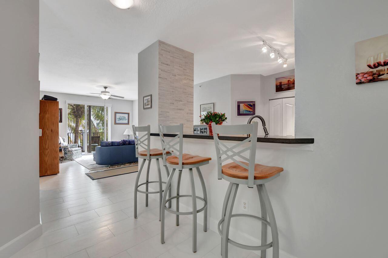 PINEAPPLE GROVE VILLAGE CONDO - Residential