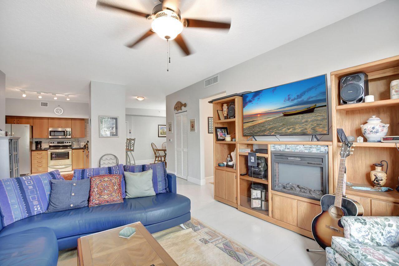 PINEAPPLE GROVE VILLAGE CONDO - Residential