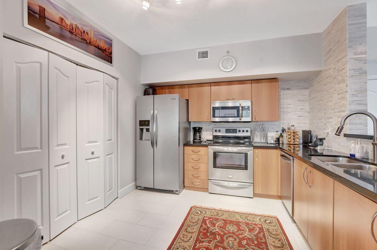 PINEAPPLE GROVE VILLAGE CONDO - Residential