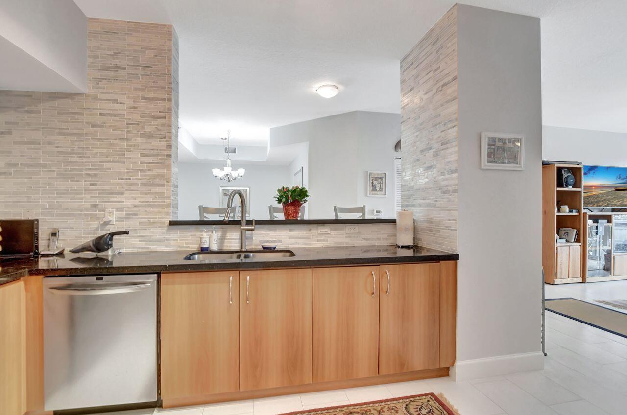 PINEAPPLE GROVE VILLAGE CONDO - Residential
