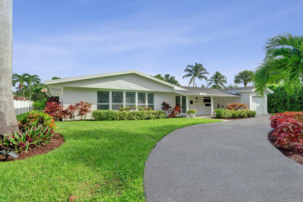 Photo of 811 W Royal Palm Road, Boca Raton, FL 33486 (MLS # R11126999)