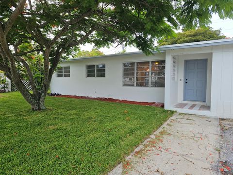 99 Henthorne Drive Palm Springs FL 33461