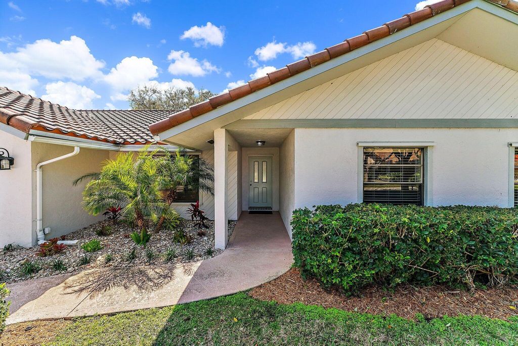 Photo of 1045 Shady Lakes Circle S, Palm Beach Gardens, FL 33418 (MLS # R10963698)