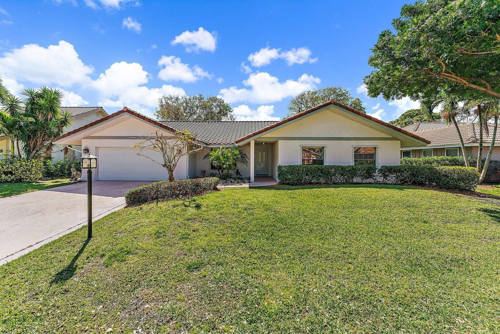 Photo of 1045 Shady Lakes Circle S, Palm Beach Gardens, FL 33418 (MLS # R10963698)