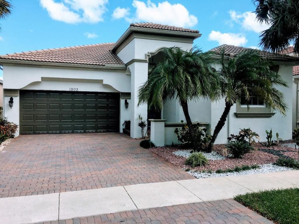 Photo of 1902 Via Castello, Wellington, FL 33411 (MLS # R11116694)