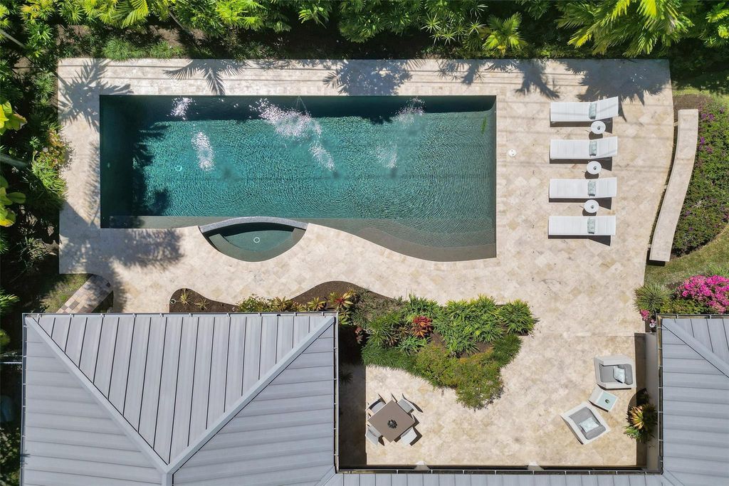 Photo of 2648 NE 37th Drive, Fort Lauderdale, FL 33308 (MLS # F10492935)