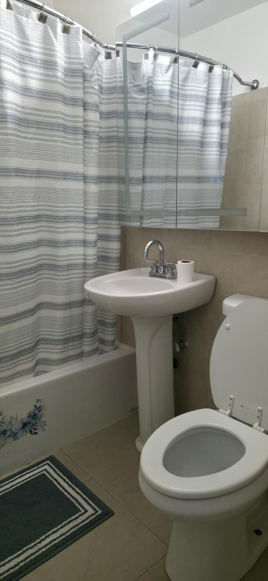 LAUDERDALE MANORS ADD REV PLAT - Residential Lease
