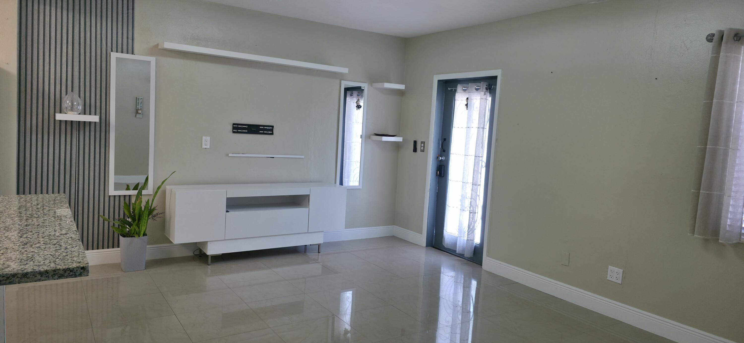LAUDERDALE MANORS ADD REV PLAT - Residential Lease