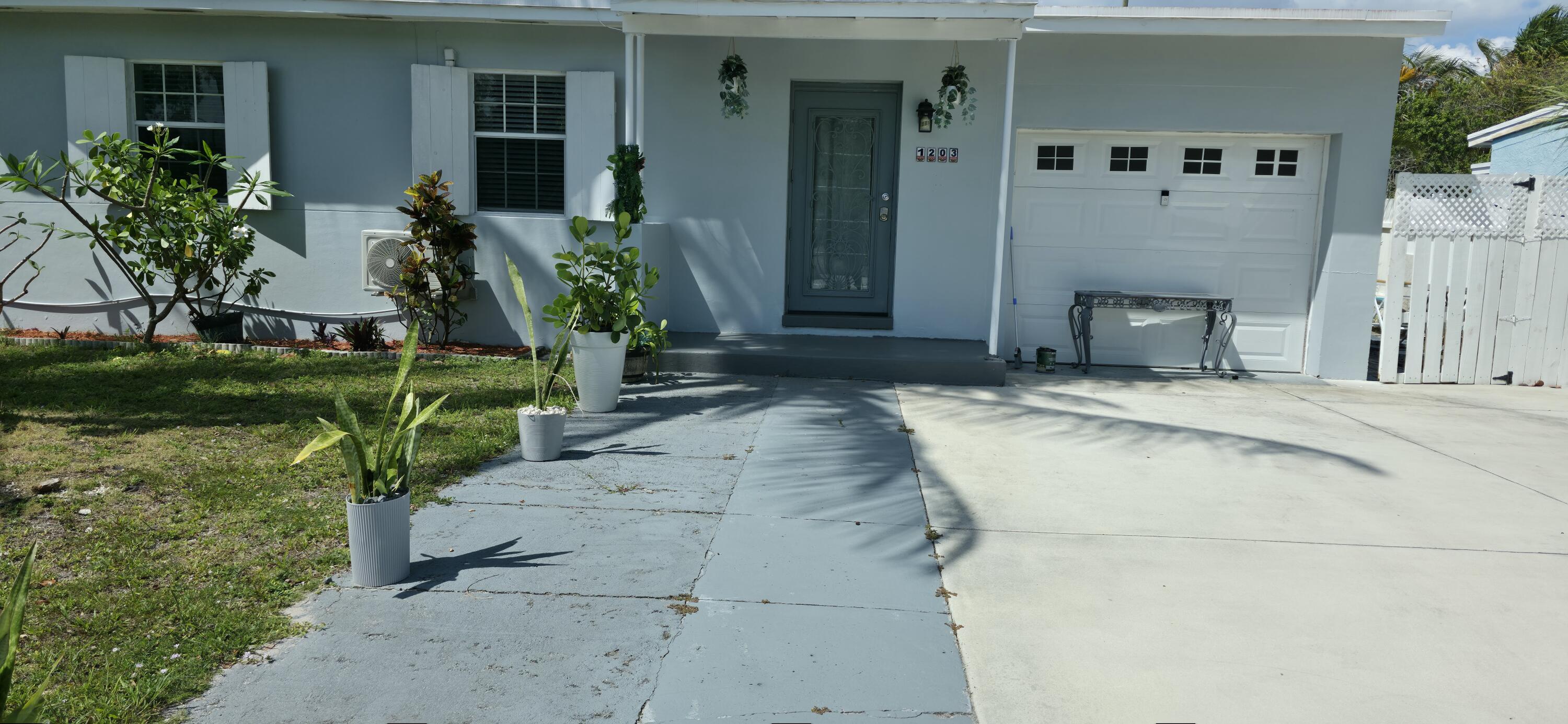 LAUDERDALE MANORS ADD REV PLAT - Residential Lease