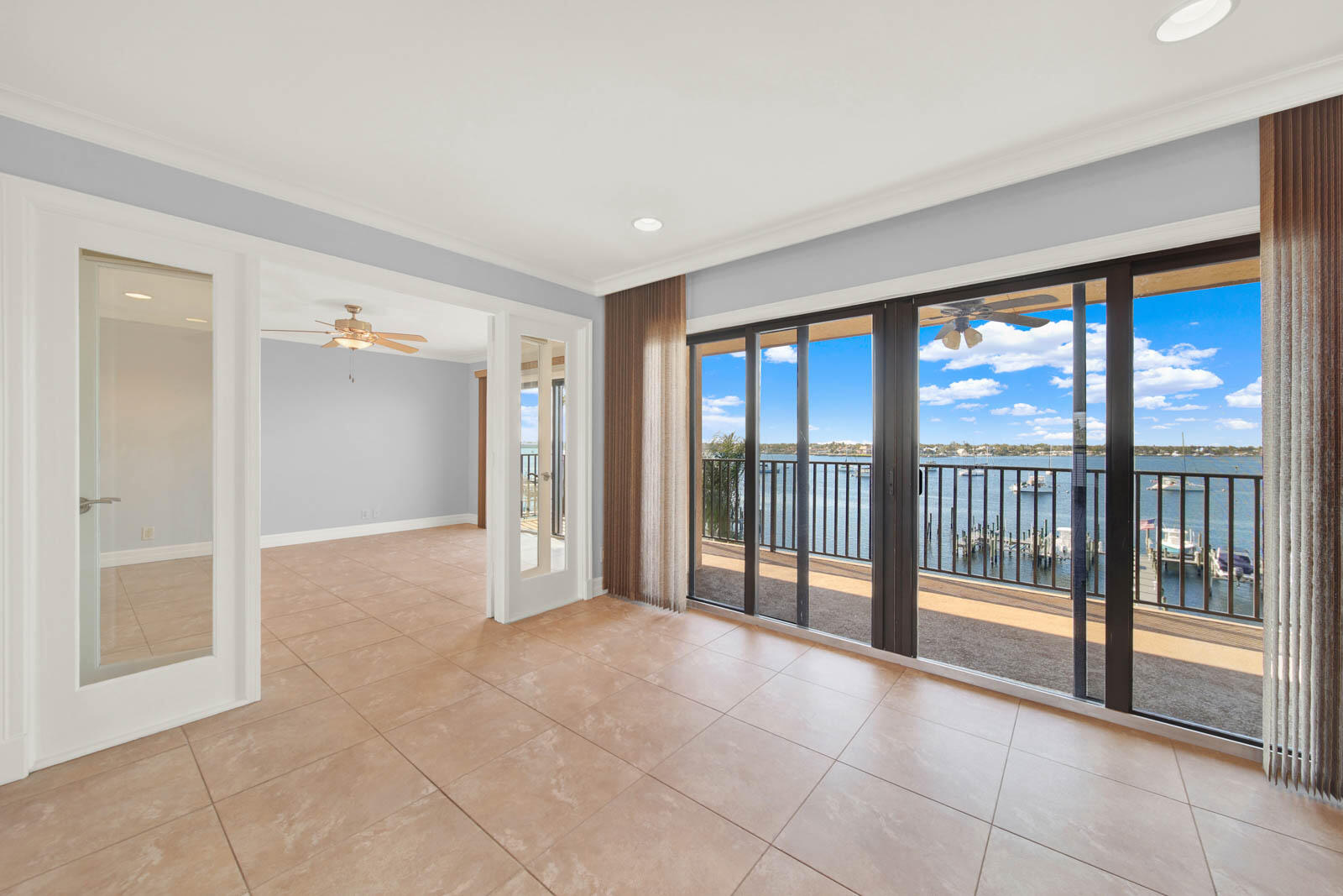 EDGEWATER VILLAS CONDO - Residential