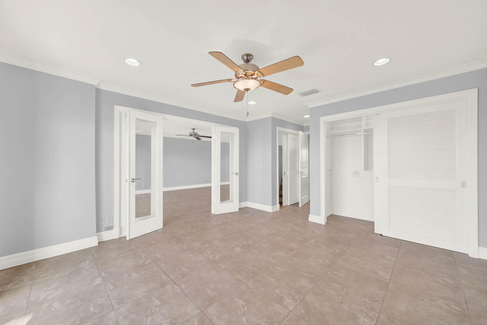 EDGEWATER VILLAS CONDO - Residential