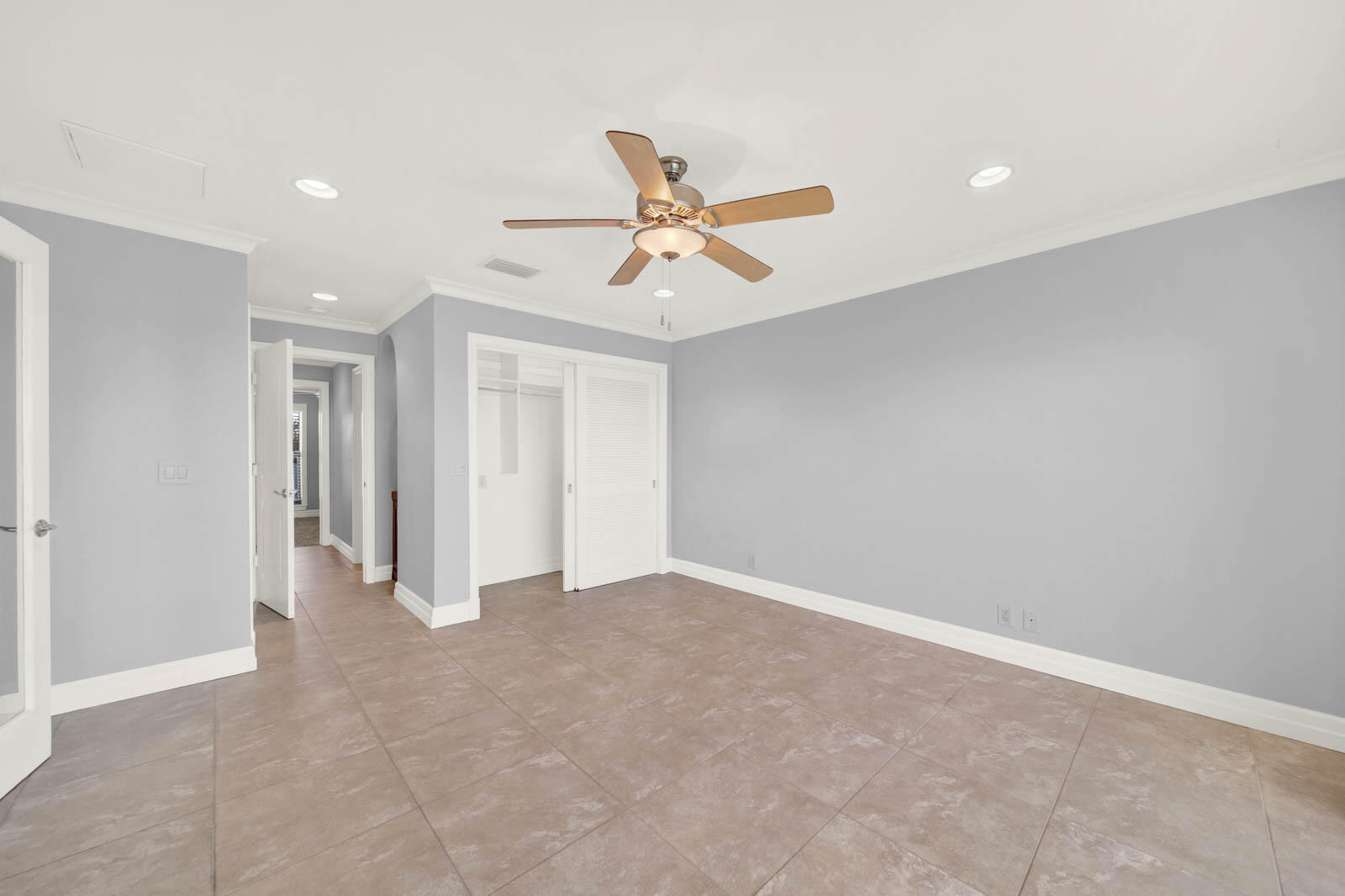 EDGEWATER VILLAS CONDO - Residential