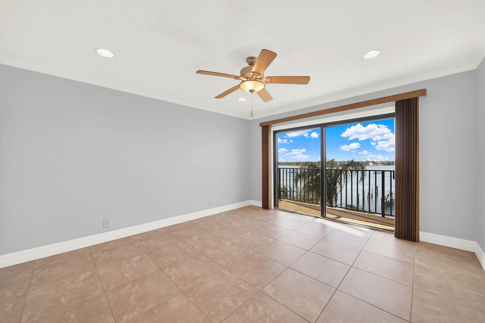 EDGEWATER VILLAS CONDO - Residential