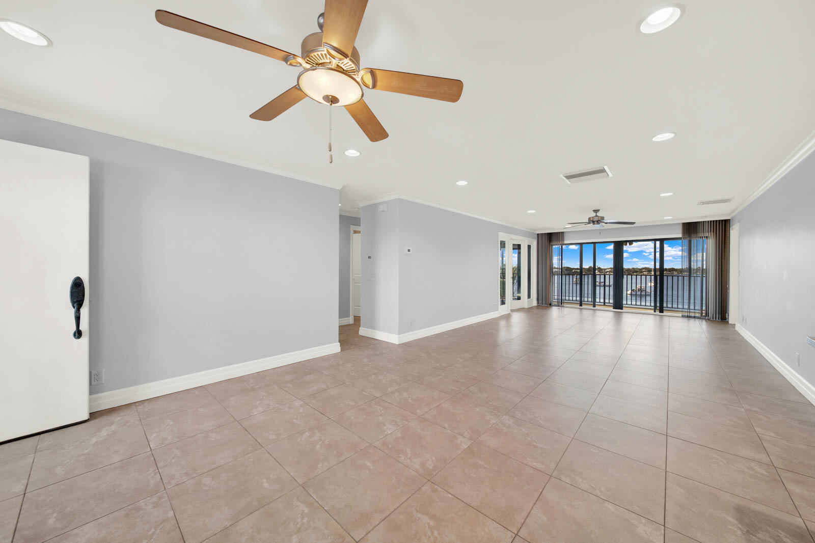 EDGEWATER VILLAS CONDO - Residential