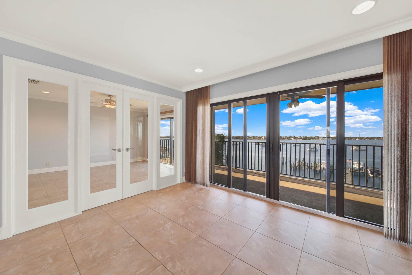 EDGEWATER VILLAS CONDO - Residential