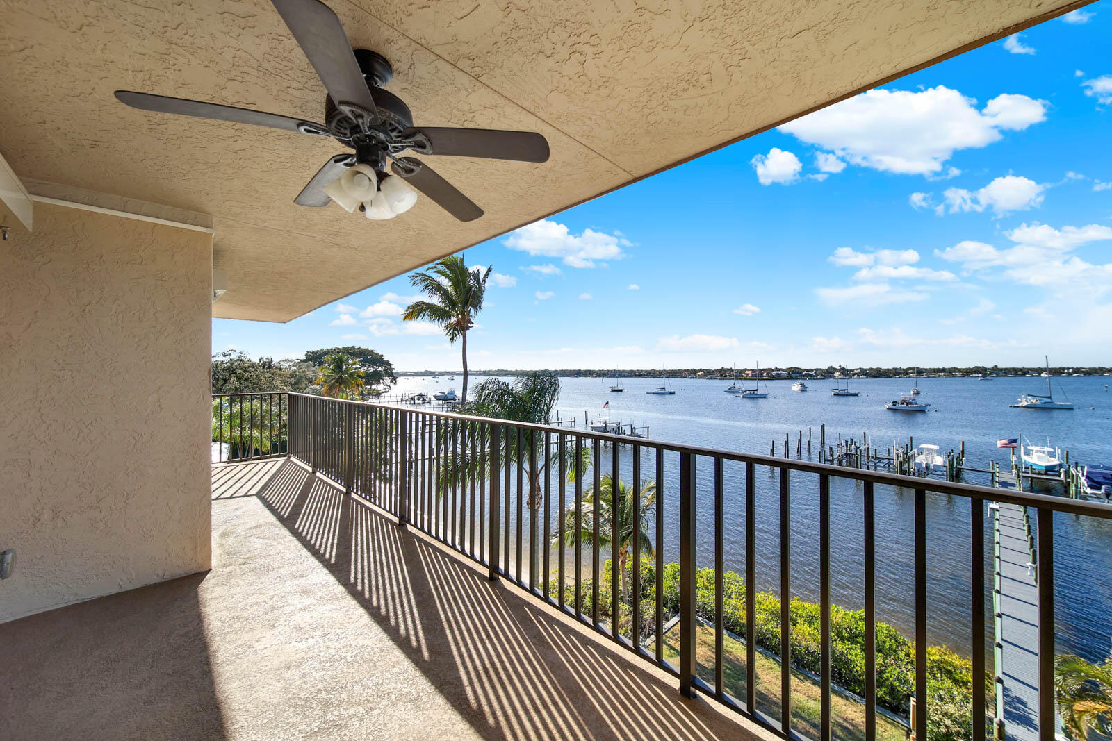 EDGEWATER VILLAS CONDO - Residential