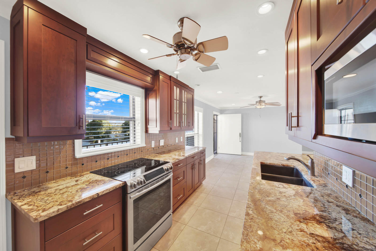 EDGEWATER VILLAS CONDO - Residential